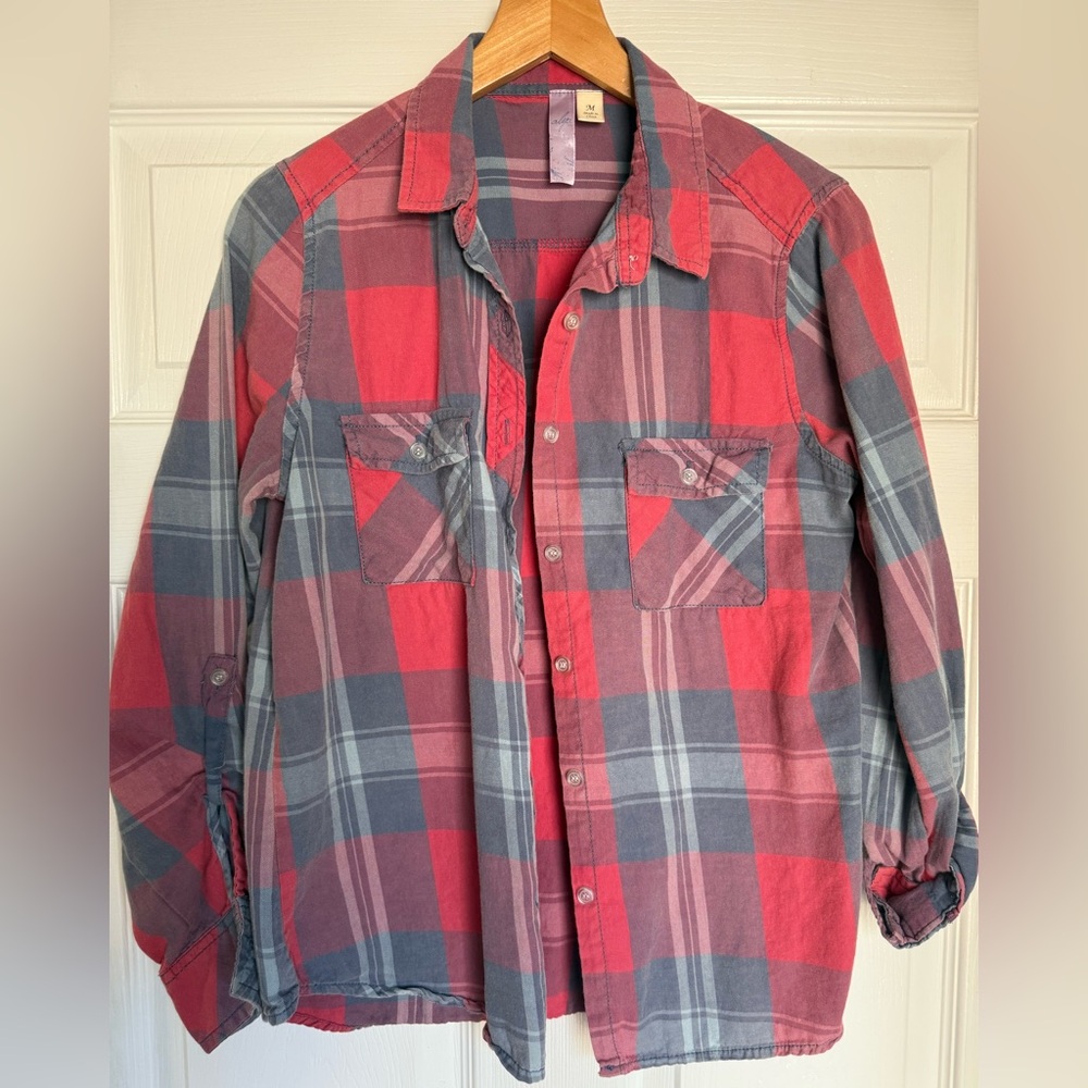 Francesca’s Ayla Pink and Blur Plaid Button down